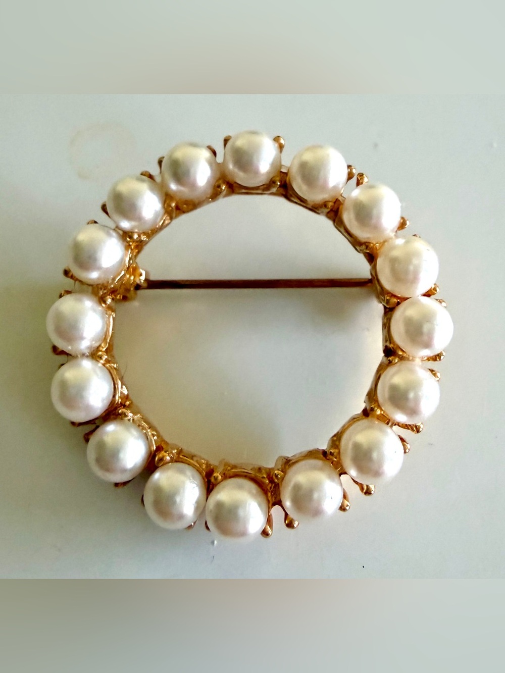 Gold Tone Faux Pearl Circle Brooch - Classic Women's Jewelry
